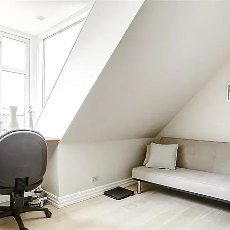Five-bedroom Holiday In Hals
