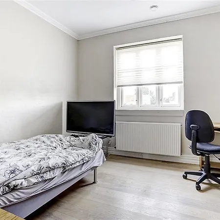 Five-bedroom Holiday In Hals