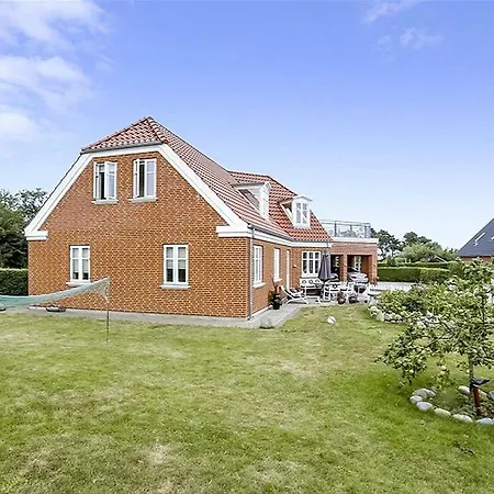Five-bedroom Holiday In Hals