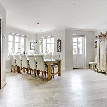Five-bedroom Holiday In *
